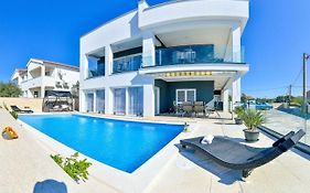 Apartments Sunny By The Sea